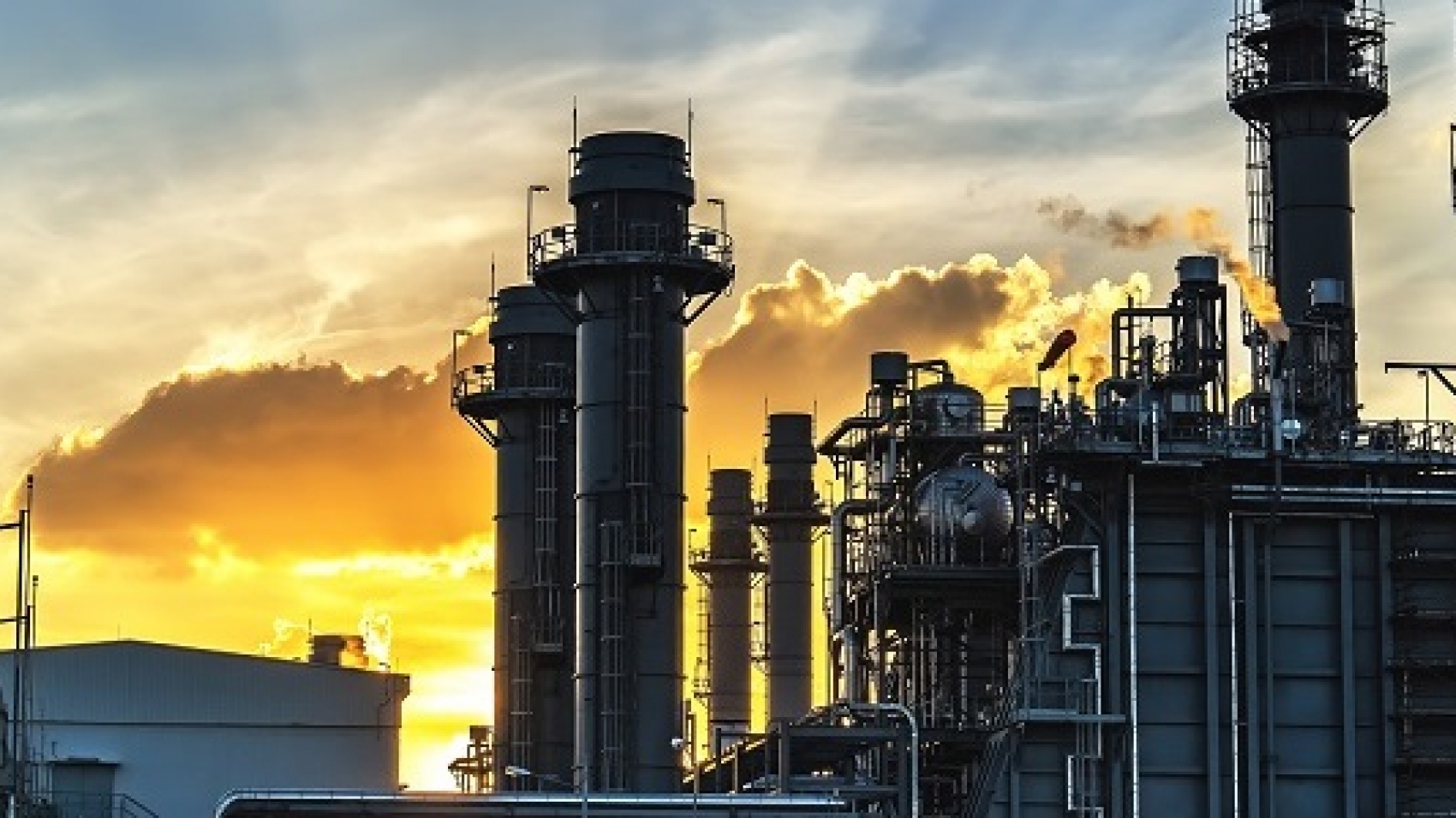 Gas turbine electrical power plant with twilight.