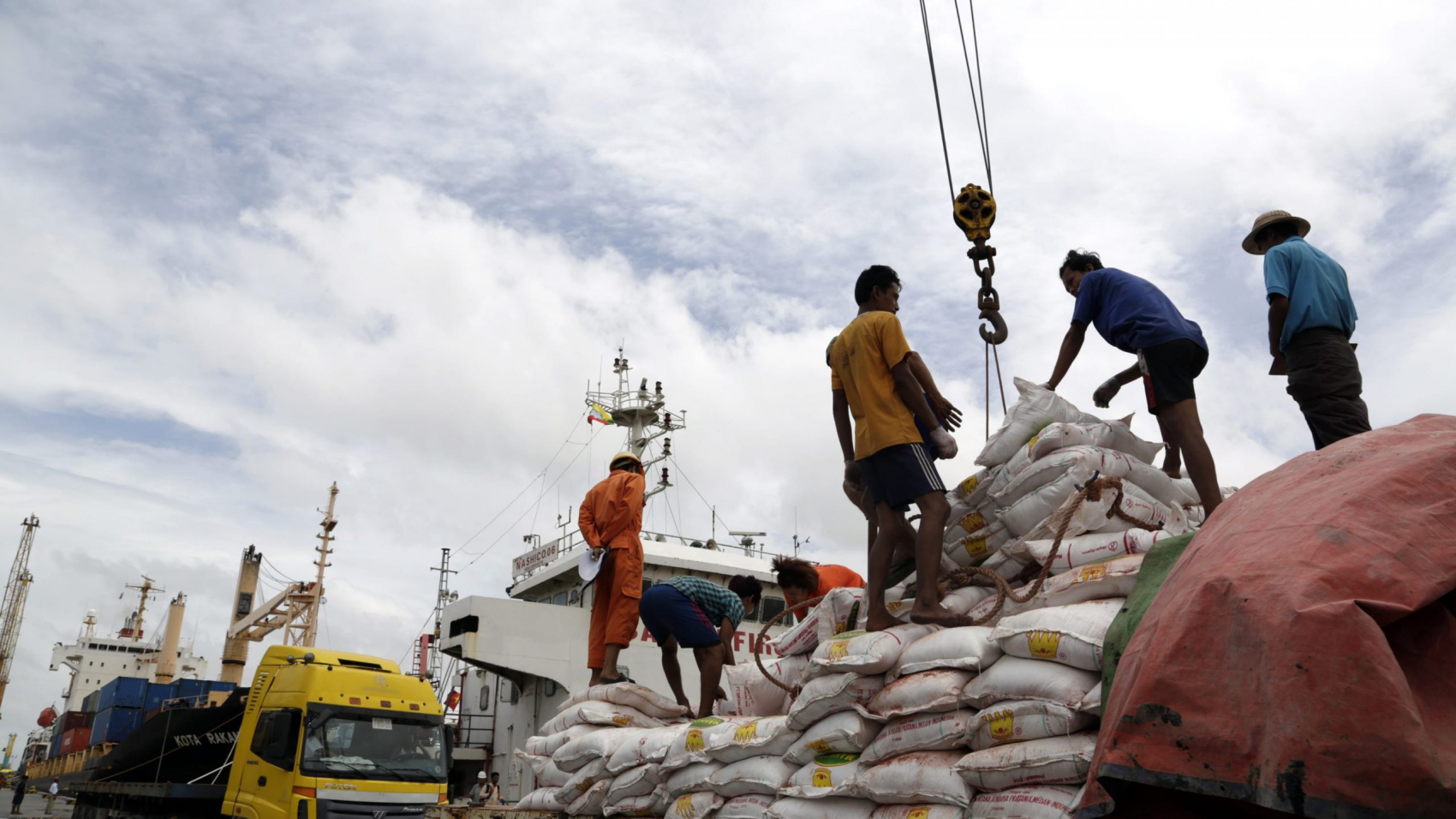 Myanmar-port-economy-container-export-trade-rice-2