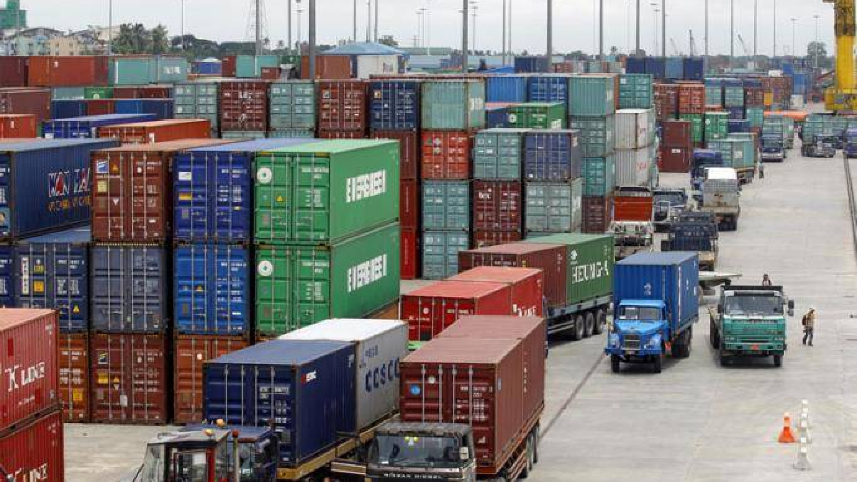 trucks-and-forklifts-move-containers-at-aisa-world-port